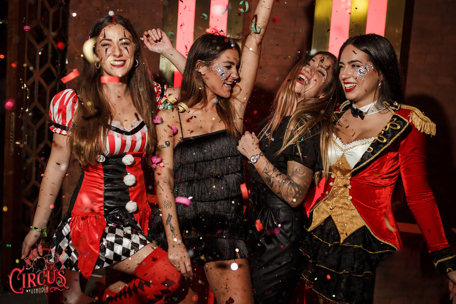 Pack despedida soltera Sevilla todo incluido con cena y show